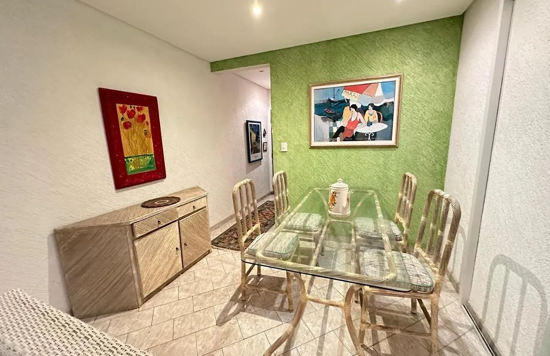 Guarujá praia das Pitangueiras a mais linda, apartamento cinematográfico a 50 metros do mar-1